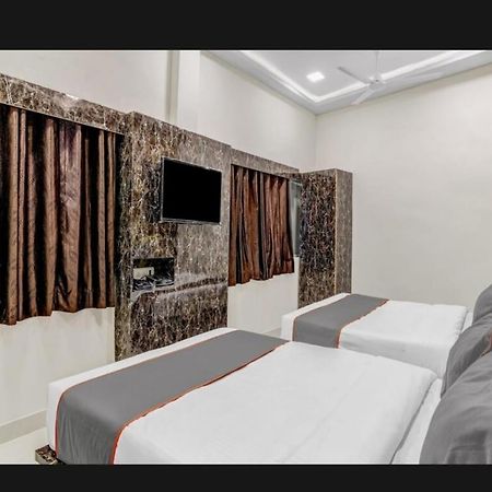 Hotel Bhavya Residency Ахмедабад Екстериор снимка