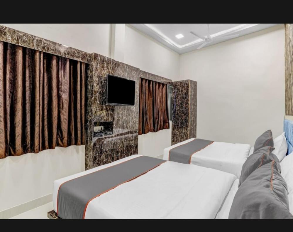 Hotel Bhavya Residency Ахмедабад Екстериор снимка