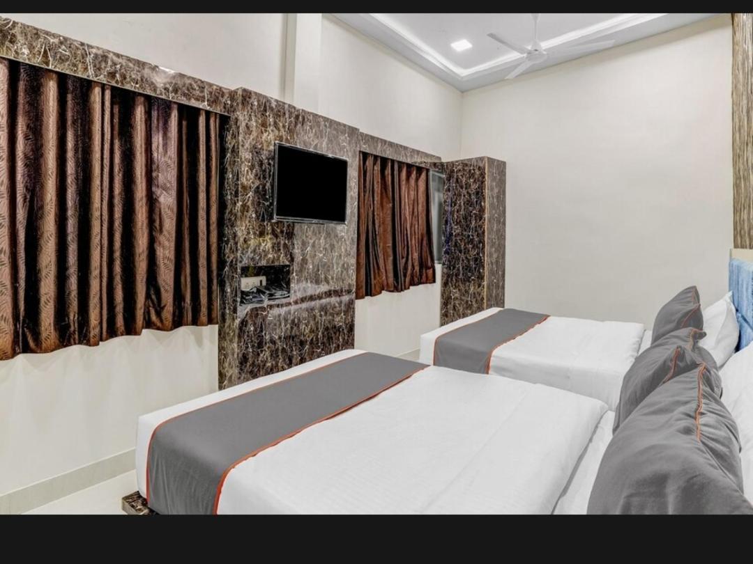 Hotel Bhavya Residency Ахмедабад Екстериор снимка