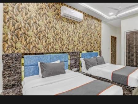 Hotel Bhavya Residency Ахмедабад Стая снимка
